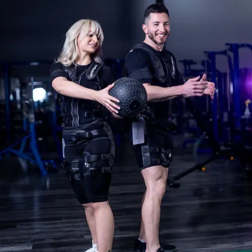 Révolutionnez votre entraînement avec l’EMS – Oasis Gym Bourg-en-Bresse